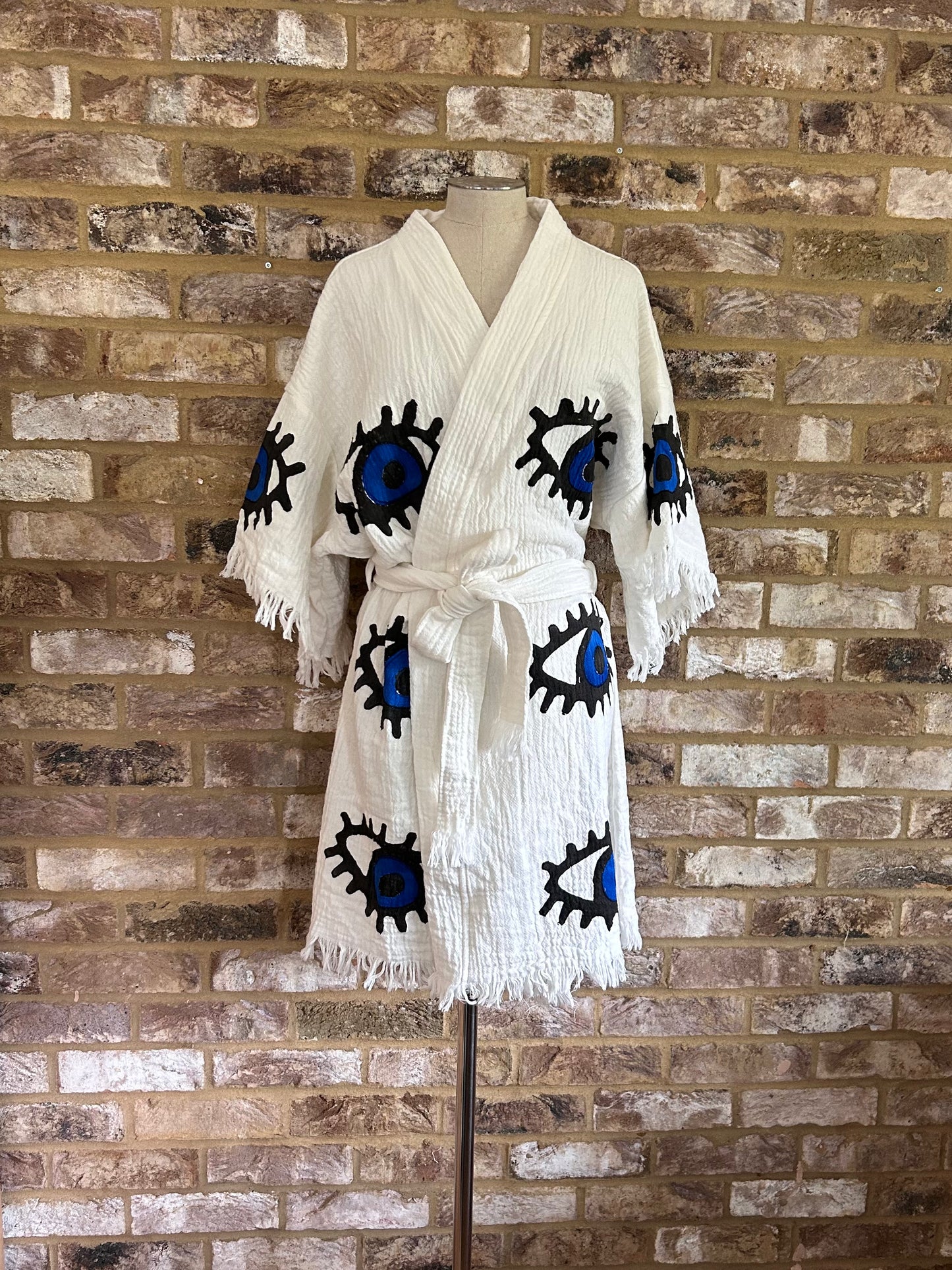 Organic Kimono in White with Dark Blue & Black Eye: Short